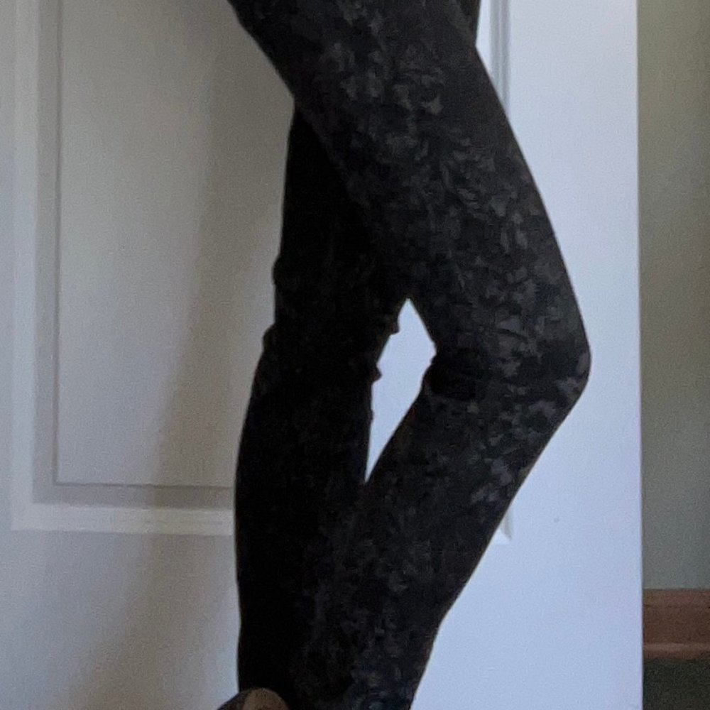 7 For All Man Kind Size 31 Print Jean Classy gray on charcoal background